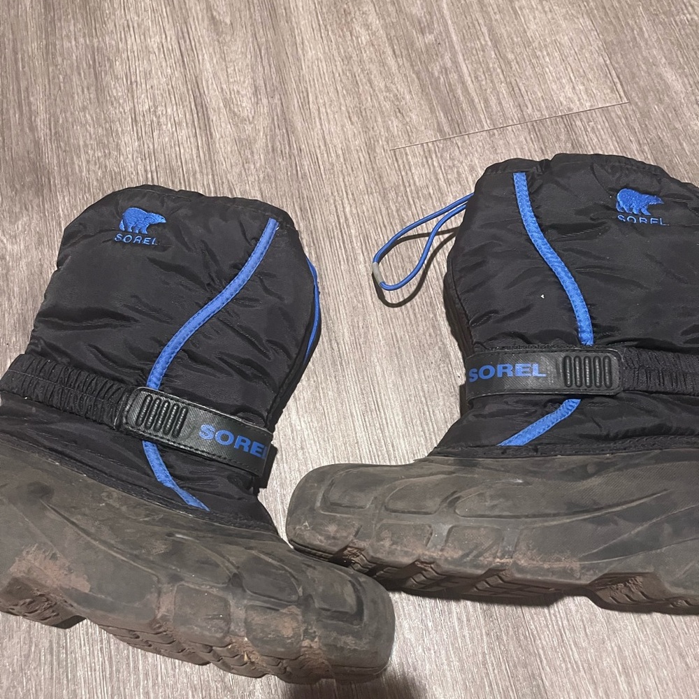 Sorel insulated winter snow boots